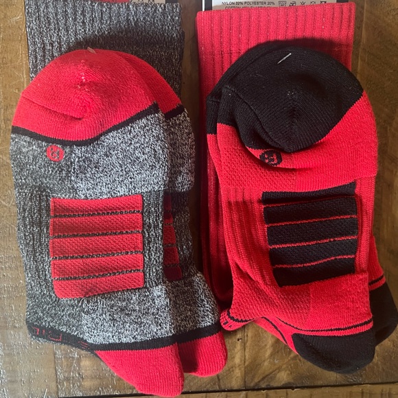 Ohio State University Strideline Socks M/L , New OSU Crew Socks, 2 pairs! - Picture 2 of 2